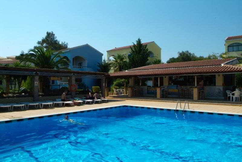 Aparthotel Govino Bay