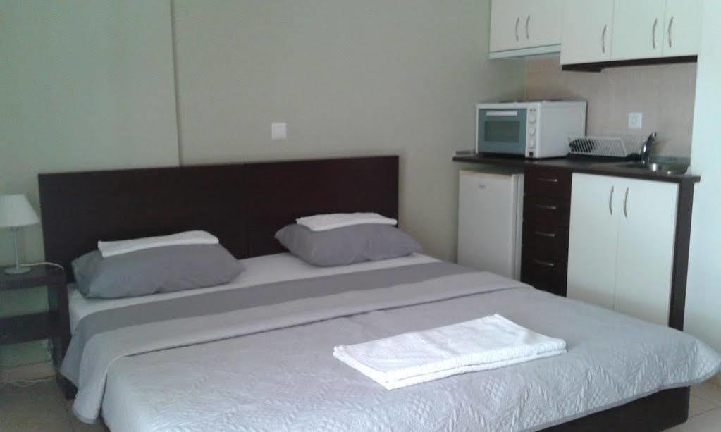 Ameris & Apartment Neos Marmaras