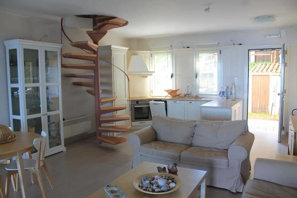 Avia Holiday Homes