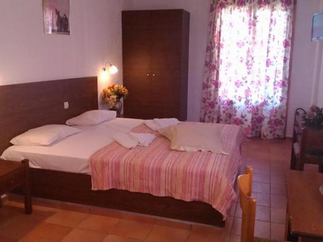 Fotoula Apts Hotel 2*