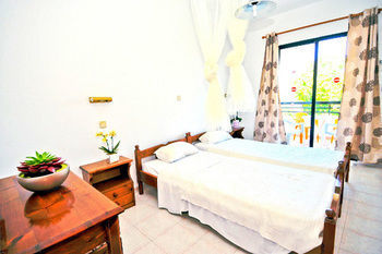 Aparthotel Debby 2*