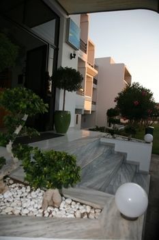 Debby Aparthotel