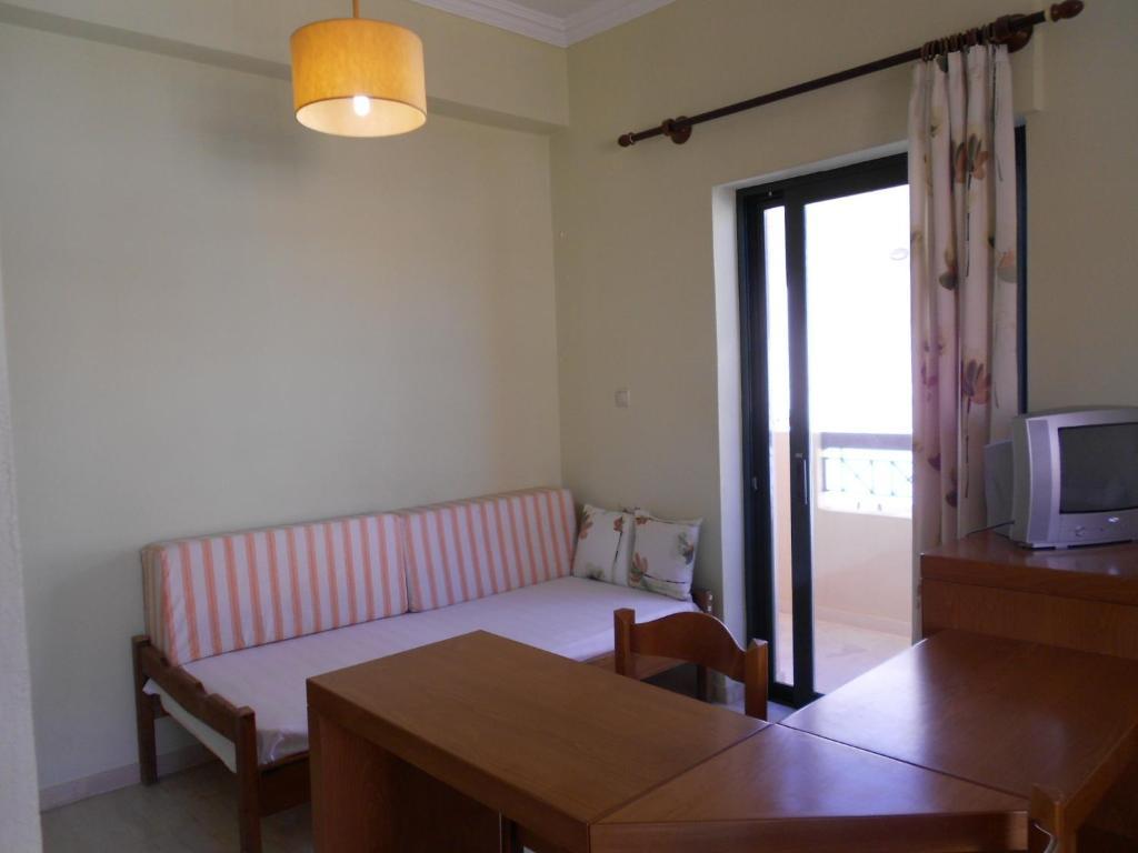 Apartment Rea & Palaiochora