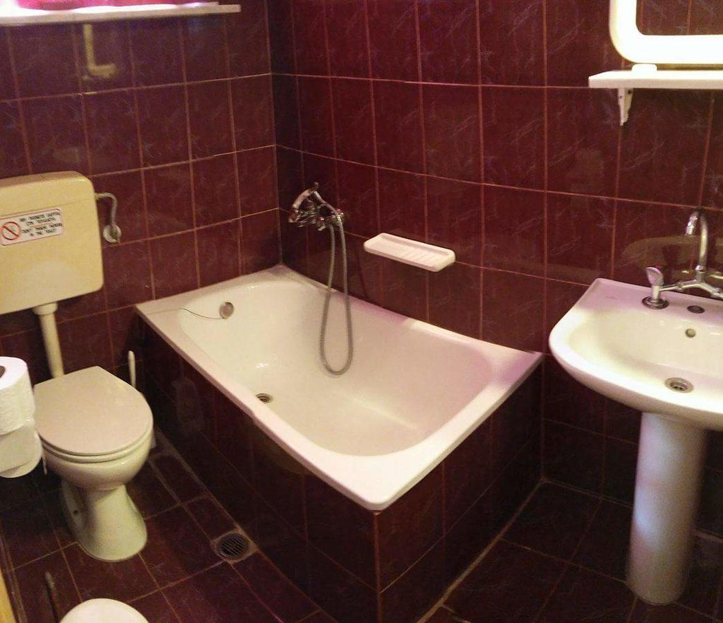 Petros Aparthotel *