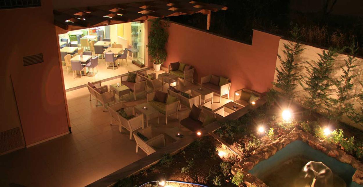 Karavos Aparthotel *