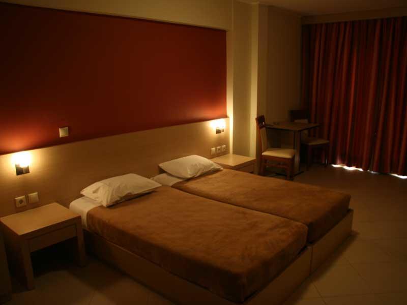 Karavos Aparthotel Aliveri