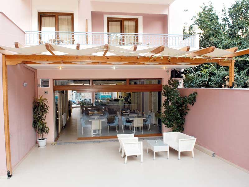 Karavos Aparthotel