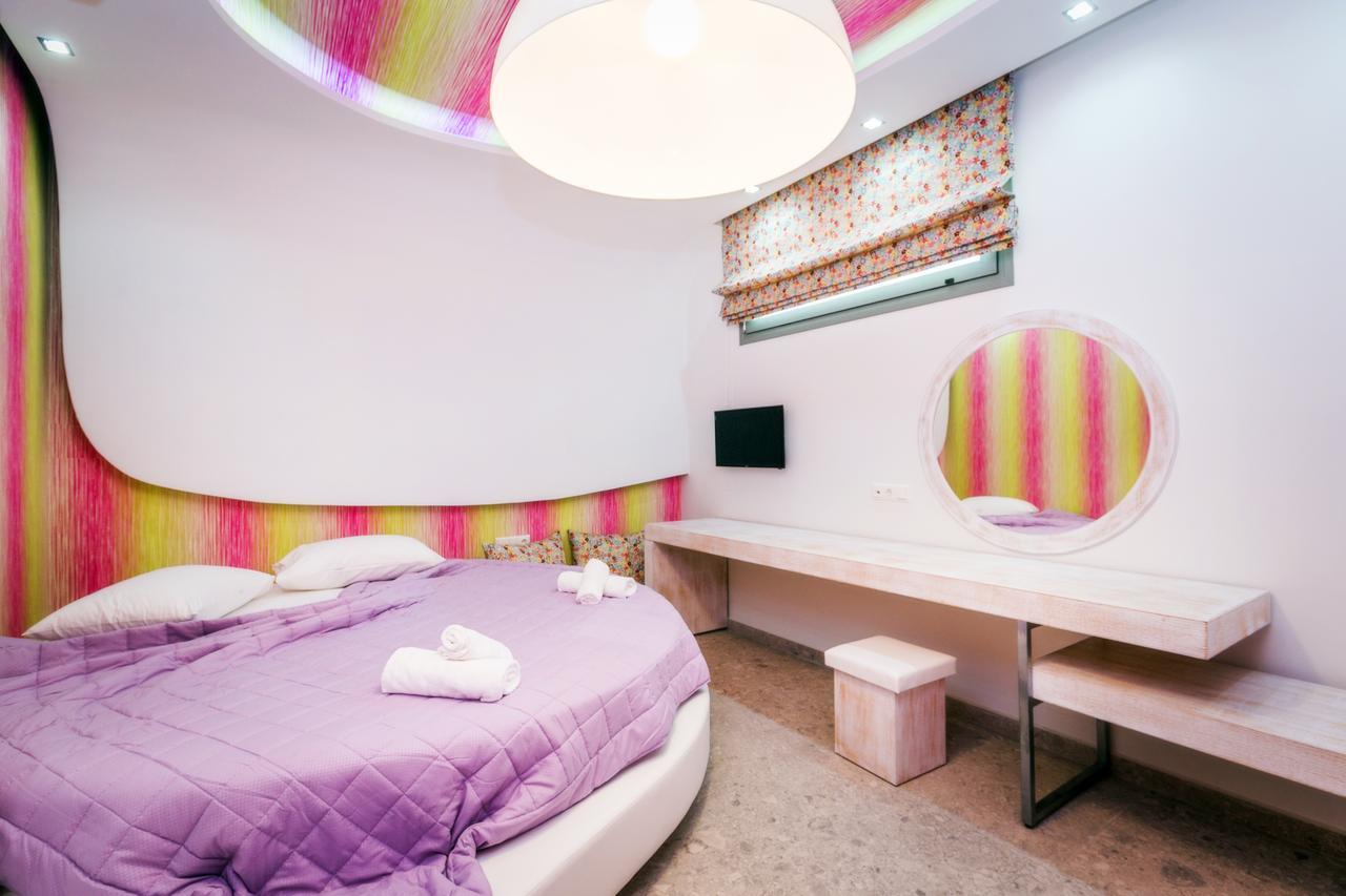 The Elegant Hotel *