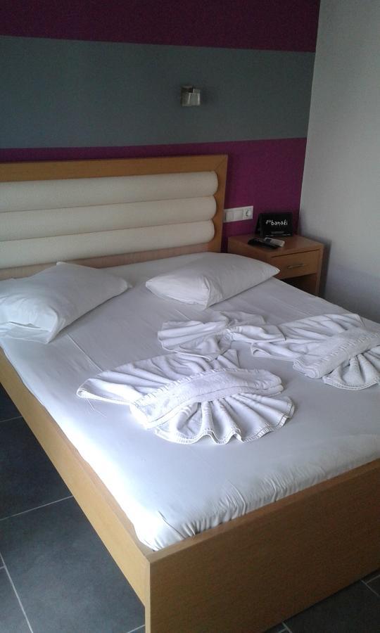 Hotel Gia Banaki *