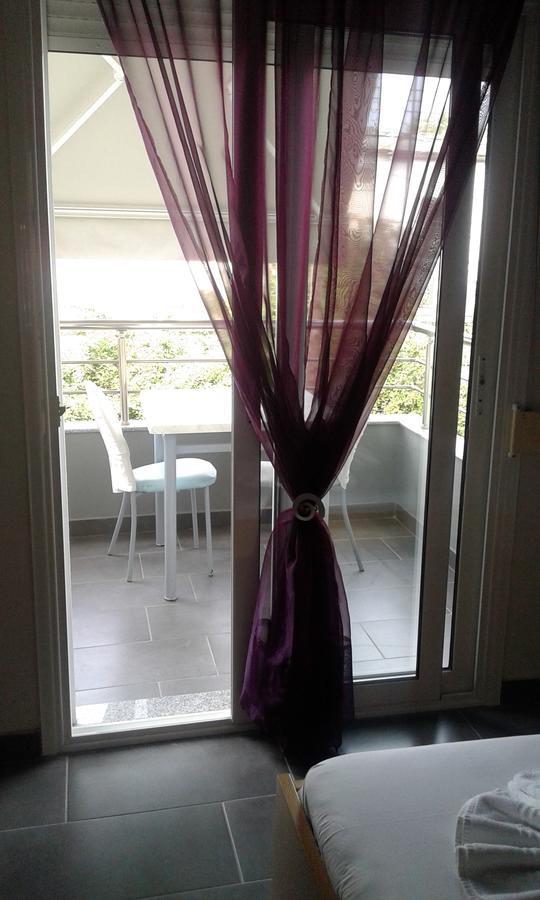 Hotel Gia Banaki *