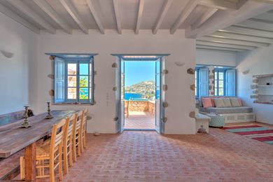 Patmos Eye Boutique & Skala (Patmos)