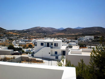 Haroula * Naousa (Paros)