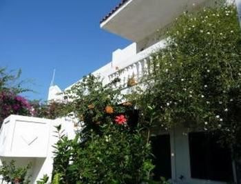 Ilios And Irene Aparthotel