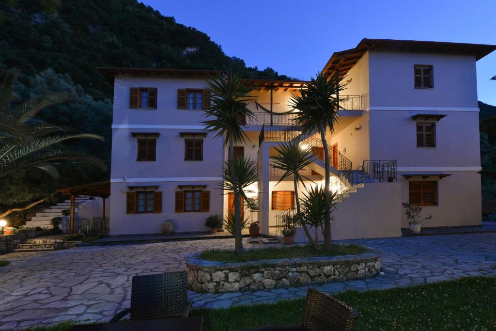 Ilios Lefkada City