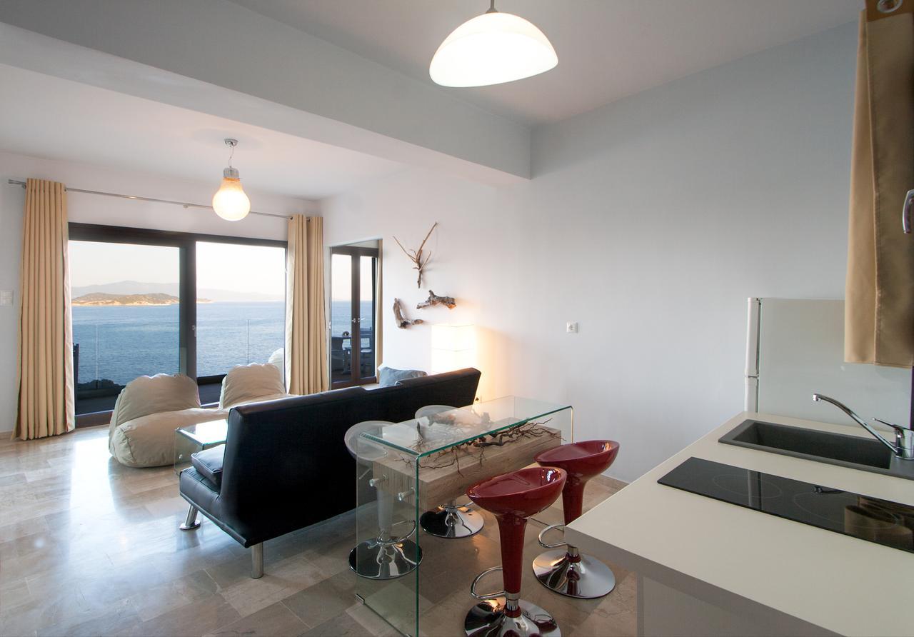 Vassilias Beach Hotel 2*