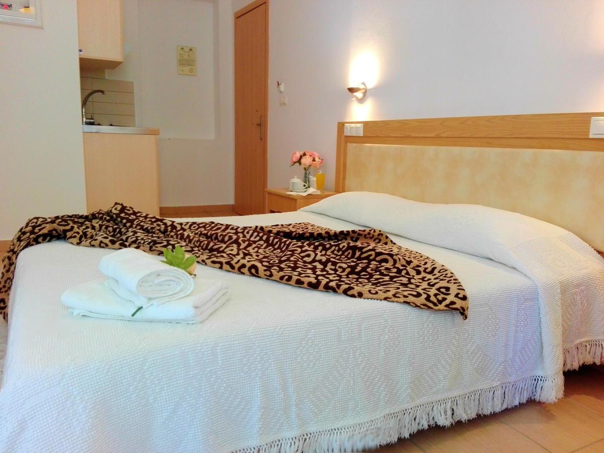 Evita's Hotel 2*