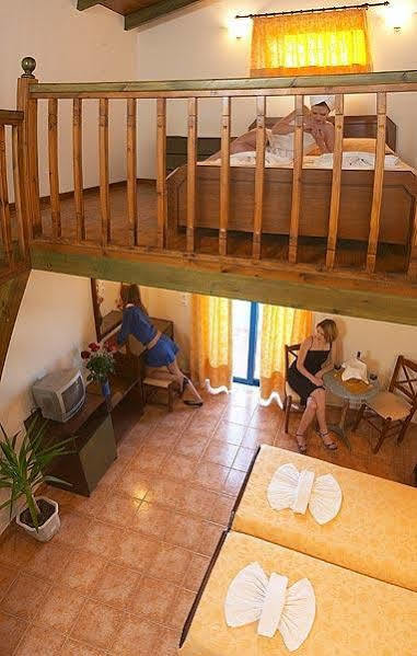 Adelais Hotel Tavronitis (Crete)