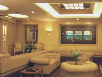 Holiday Suites Hotel