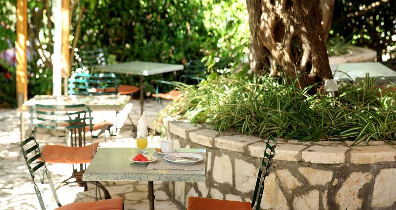 Nefeli Hotel 3*