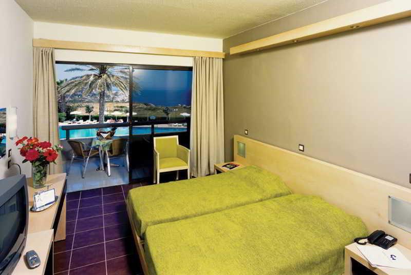 Cathrin Resort 4*