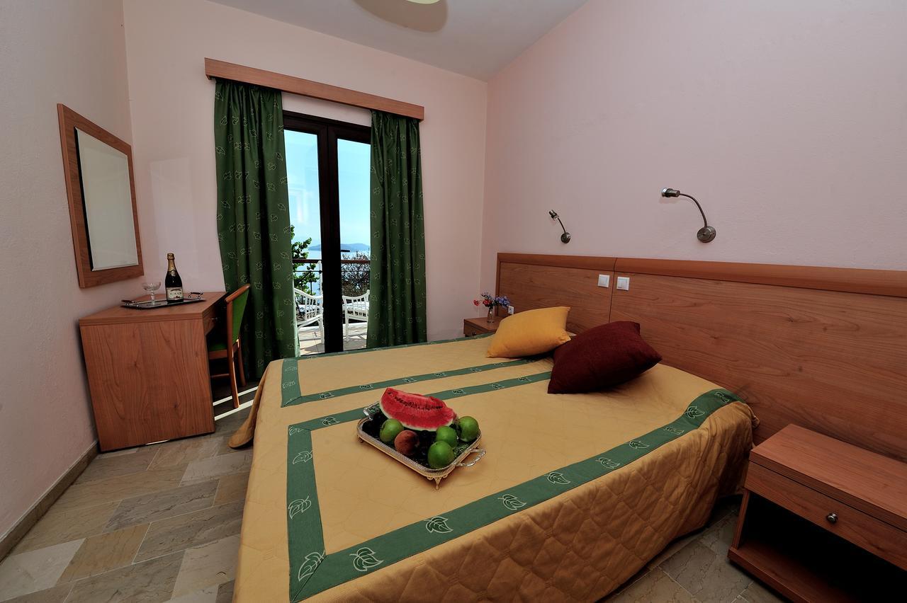 Vassilias Beach Hotel 2*