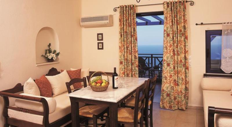 Fotoula Apts Hotel 2*