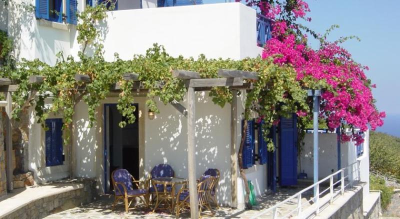 Fotoula Apts Hotel