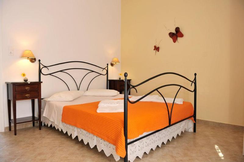 Finikas Apartment *