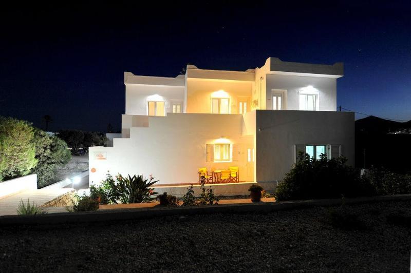 Finikas * Adamantas (Milos)