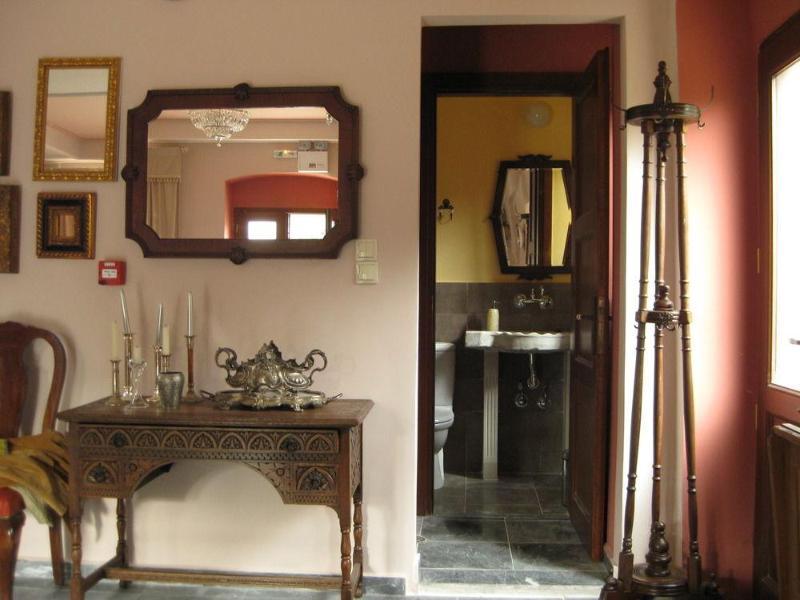 Traditional Ianthe Hotel Vessa