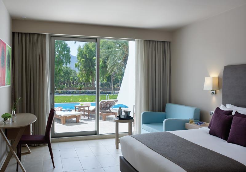 Hotel Atlantica Akti Zeus 4*
