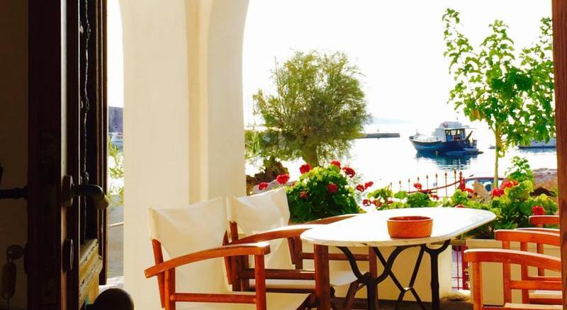 Aeolos Beach 3* Karavostasis (Folegandros)