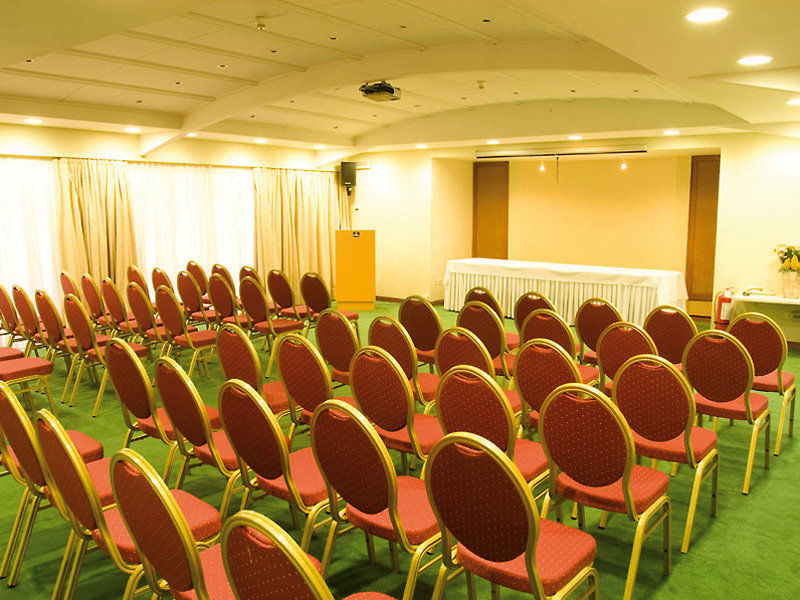 Hotel Western Plaza 4*