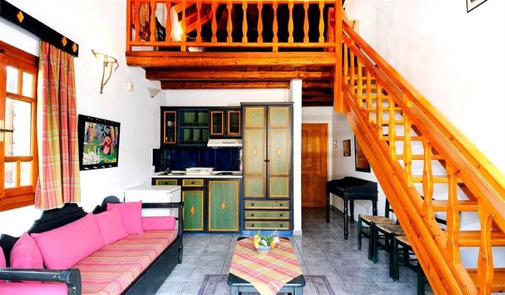 Hotel Yianna 2*