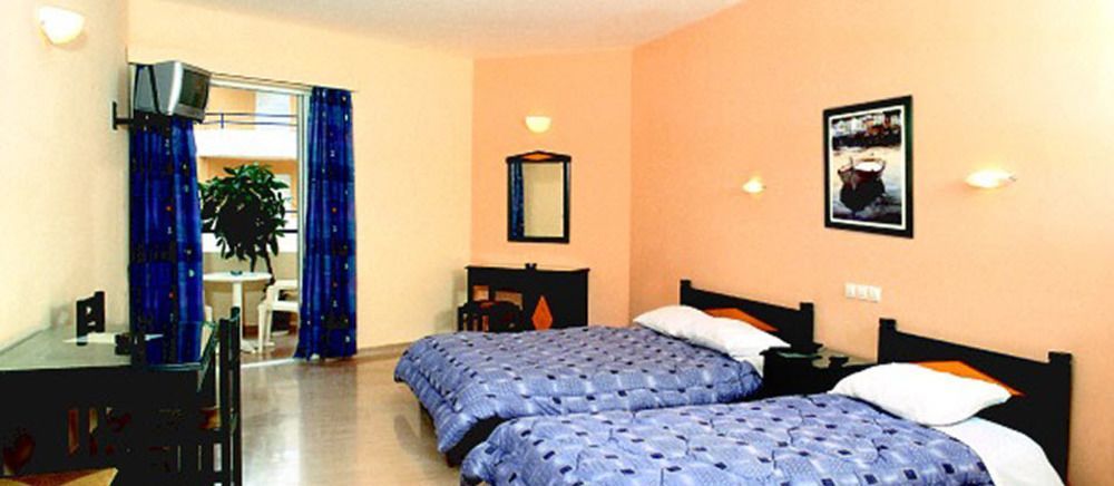 Aparthotel Adonis 3*
