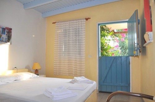 Cavo Perlevos Studios 3* Otzias