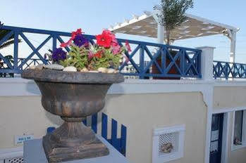 Thira * Fira (Santorini)