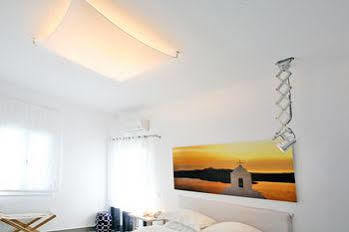 Loizos Stylish Residences 3* Fira (Santorini)