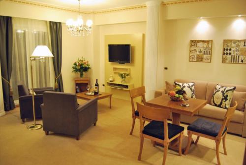 Hotel Ava And 4*