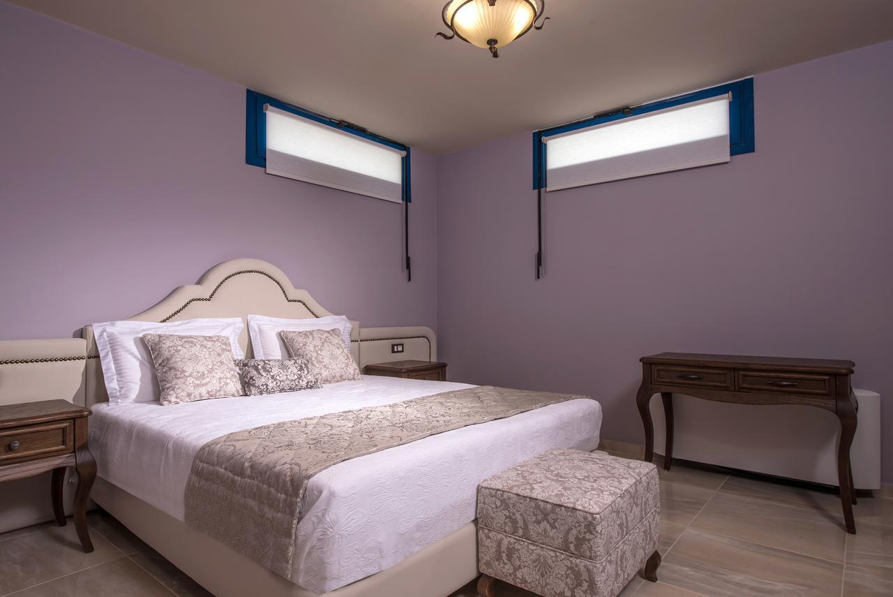 Villa Santorini, Wine Dark Sea *
