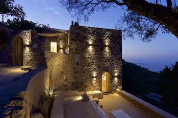 Melanopetra Boutique * Emporeios (Nisyros)