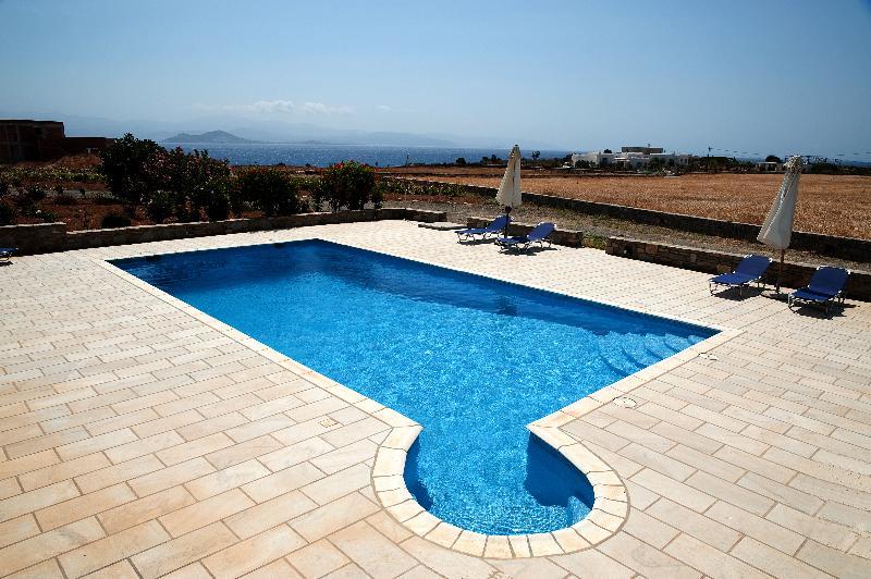 White Cliff Villas 3* Parikia (Paros)