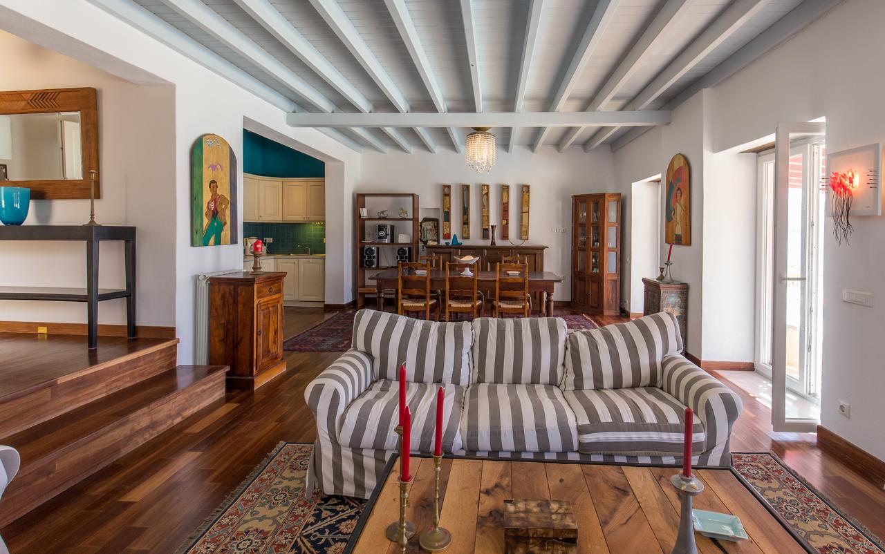 Royal Seaside Villa *