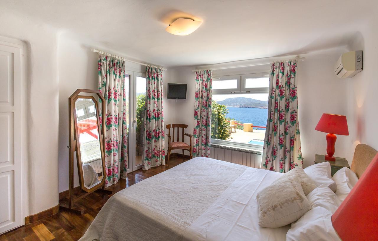 Royal Seaside Villa *