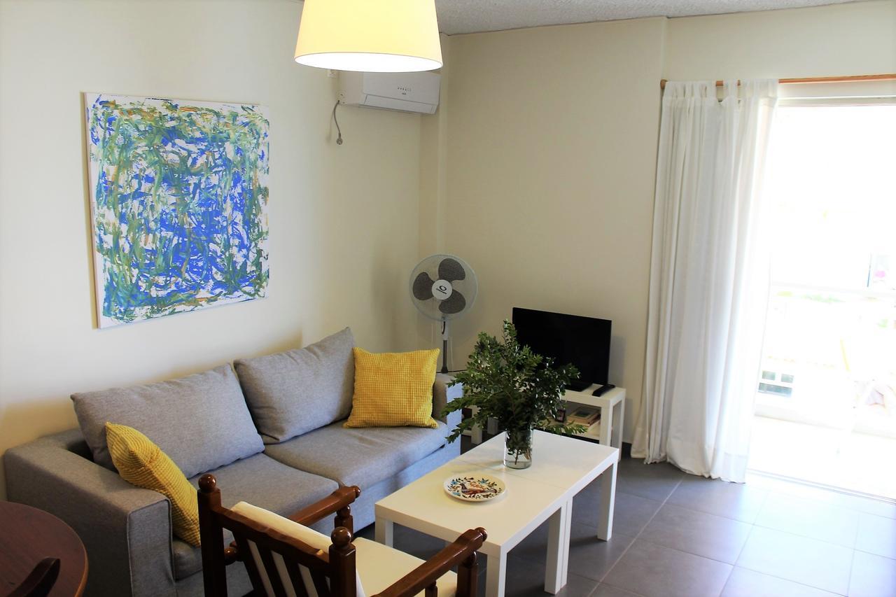 Sea View In Front Of The Of Agia Marina Apartment *