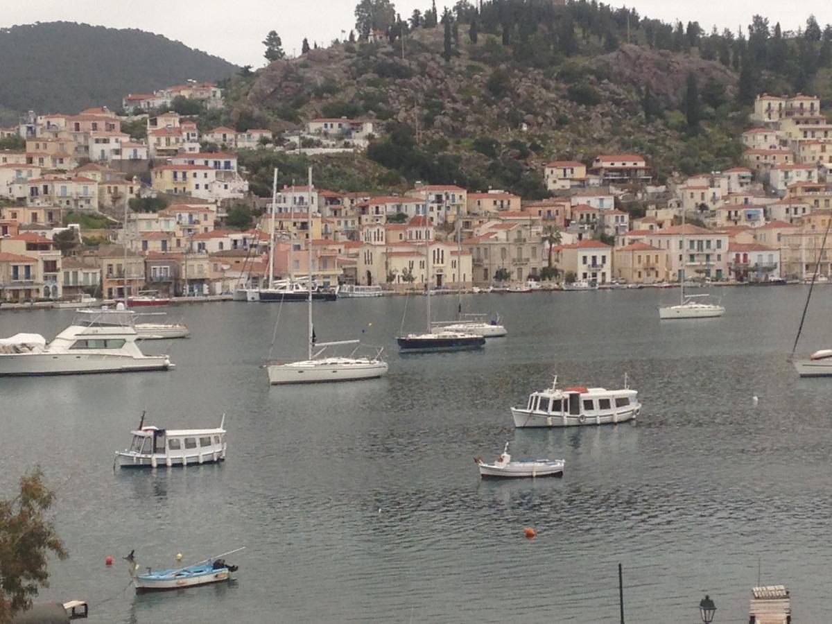 Manos Apartment Galatas (Poros)