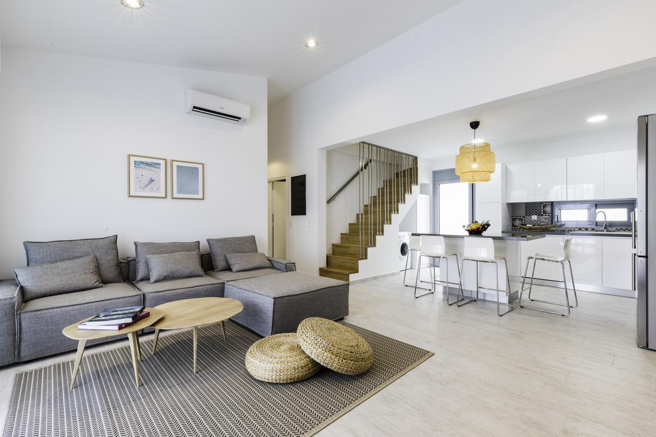 Villa Serene With Swimming Pool In *