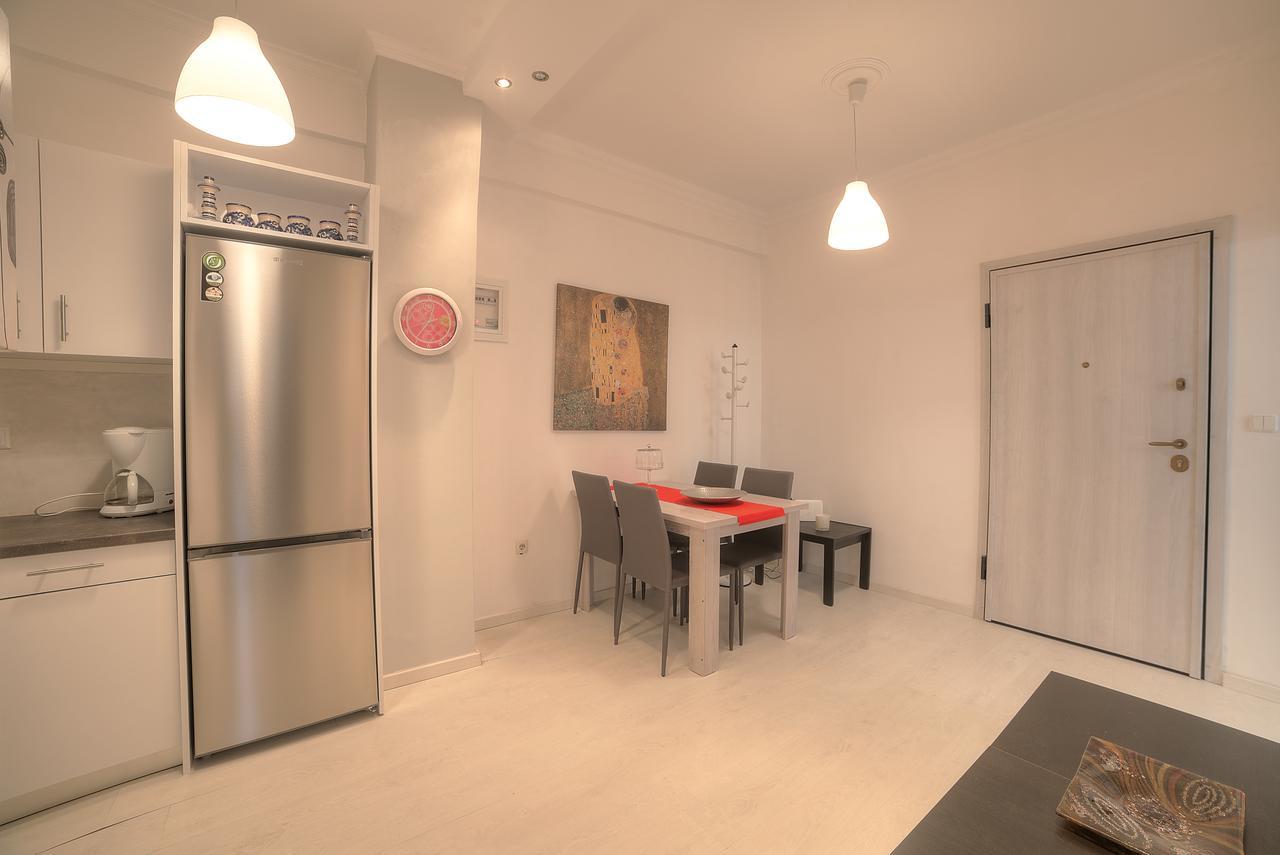 Cosy In Glyfada Center Apartment *