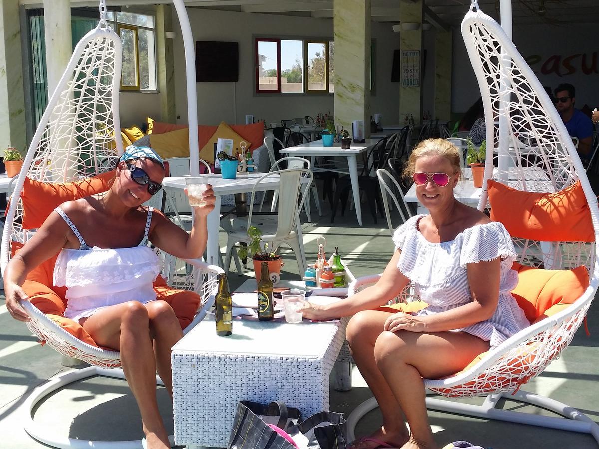 Pleasure Beachside Perissa (Santorini)