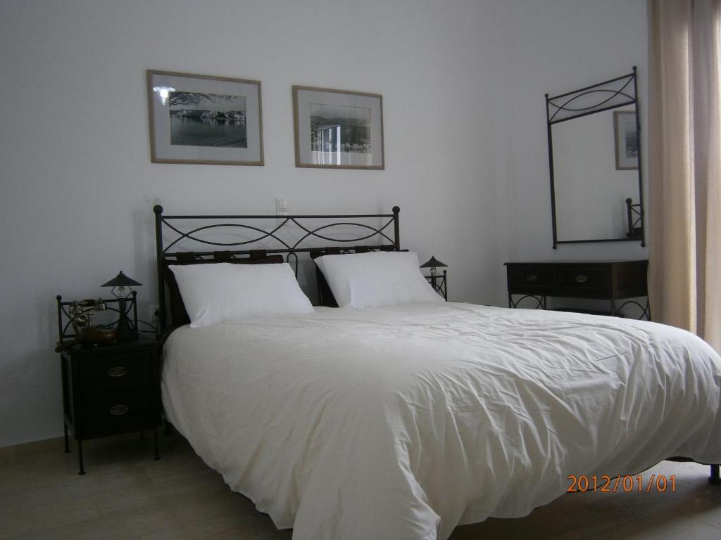 Naias Hotel Livadi (Serifos)